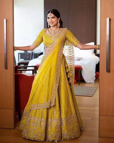 Bangalore bride in a yellow lehenga with bridal makeup and luminous highlight.